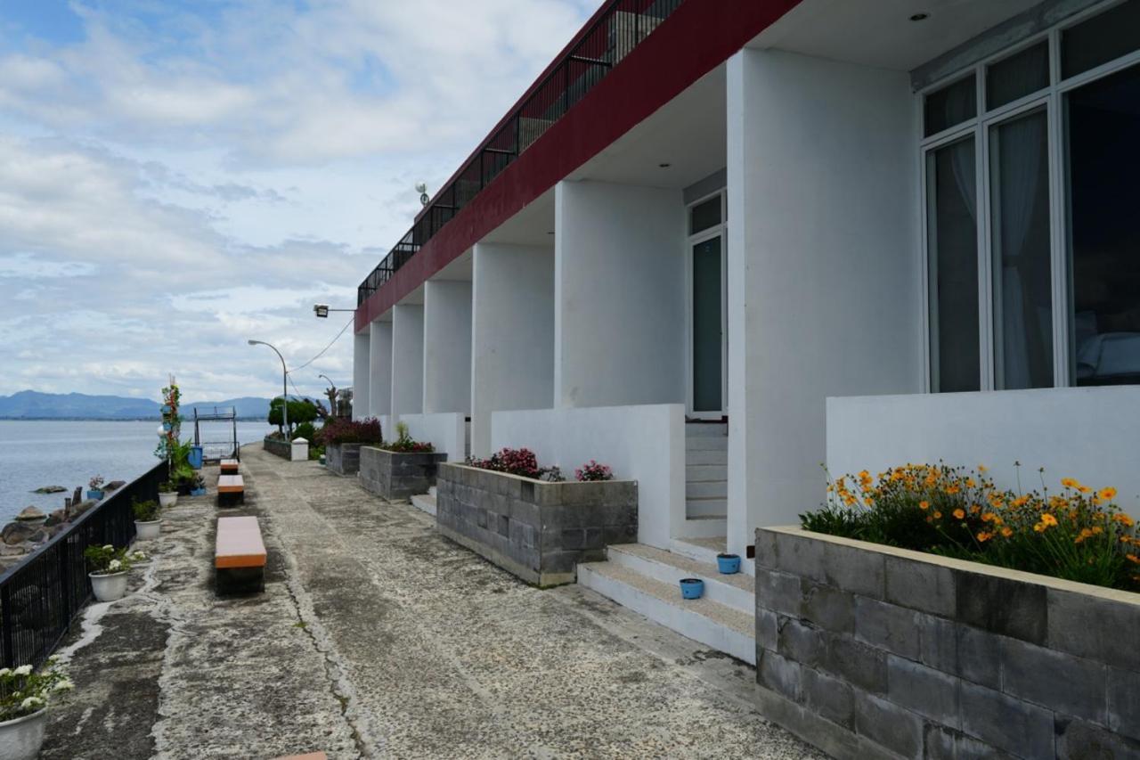 Tiara Bunga Hotel & Villa Балиге Экстерьер фото