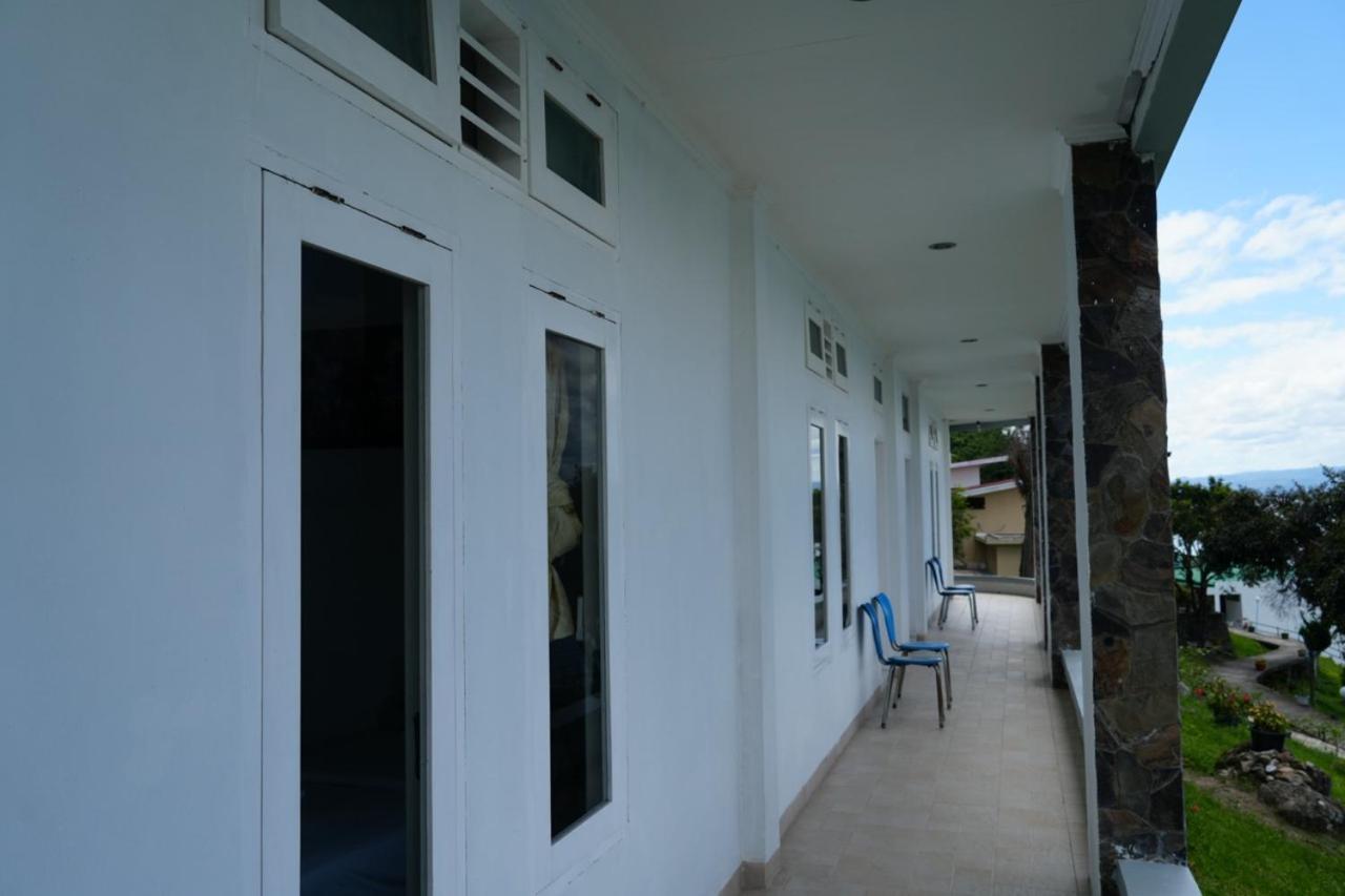 Tiara Bunga Hotel & Villa Балиге Экстерьер фото